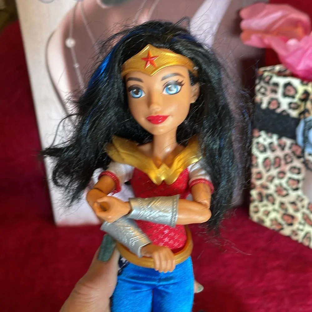 WONDER WOMAN PADDED BACKPACK,LUNCHBOX DOLL,TOTE, SHERPA LINED SOCKS BUNDLE OF 5